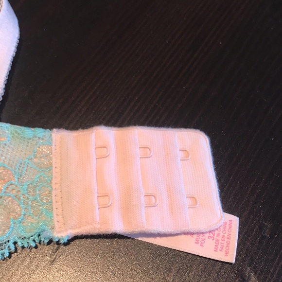 🛑SOLD🛑Gorgeous lace teal green with light pink with a hint of sparkly bra - Picture 11 of 13